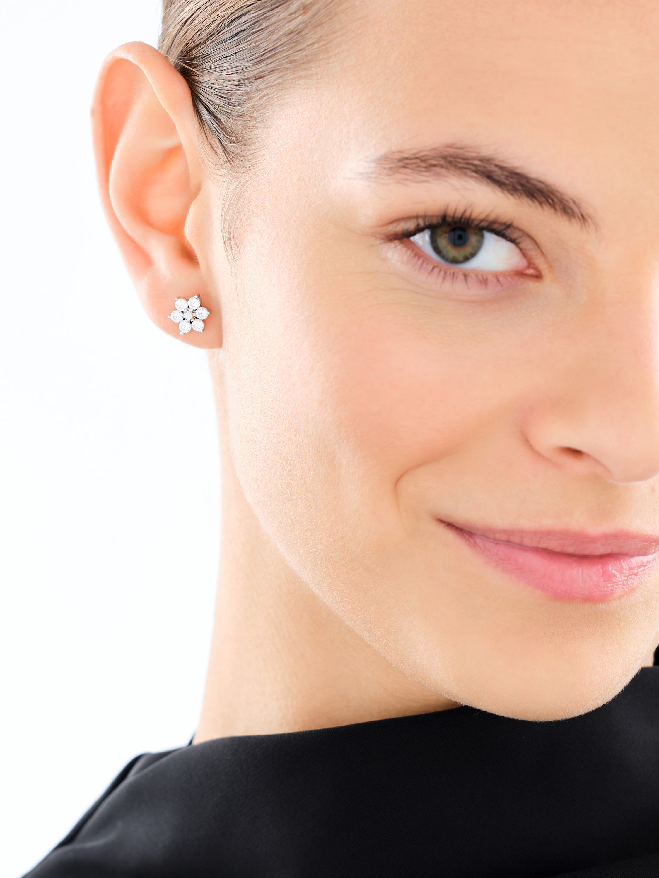 Kolczyki srebrne z cyrkoniami – kwiaty, srebro 925