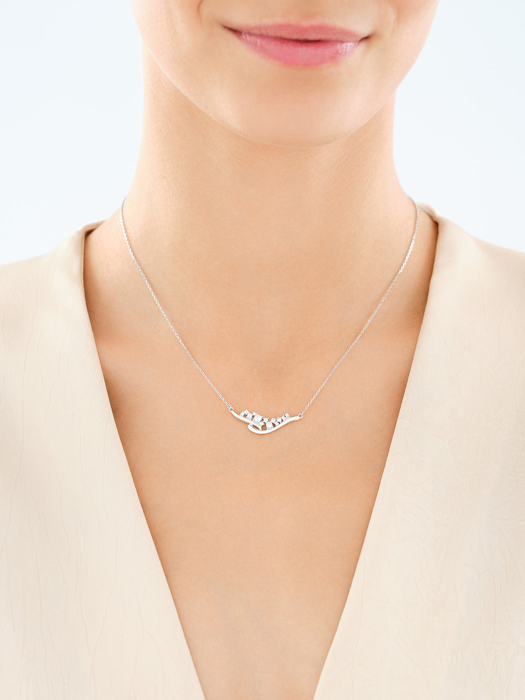 Naszyjnik srebrny rodowany 925 z cyrkoniami szer. 28 mm