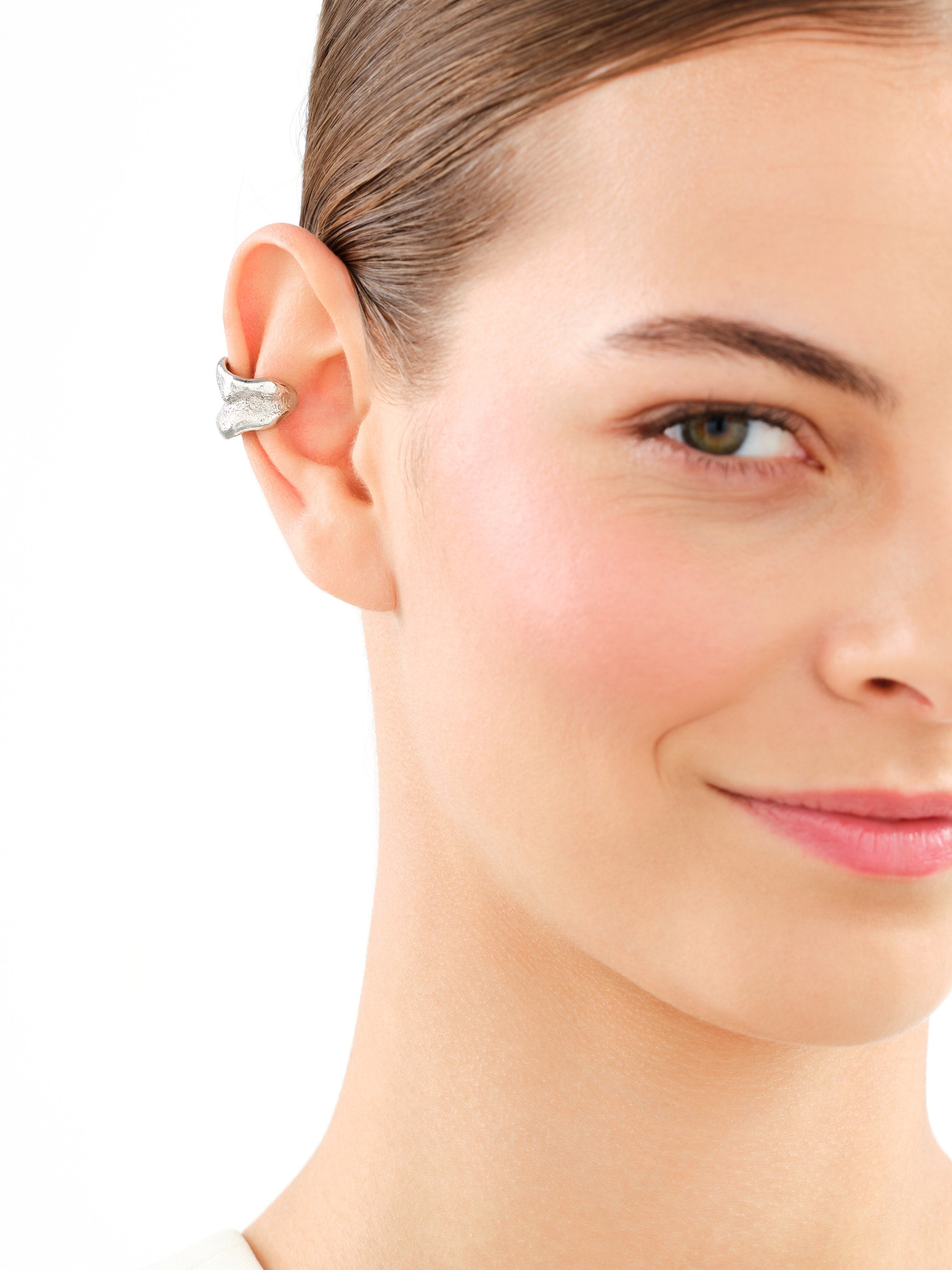 Nausznica srebrna rodowana – szer. 14 mm, długość 15 mm